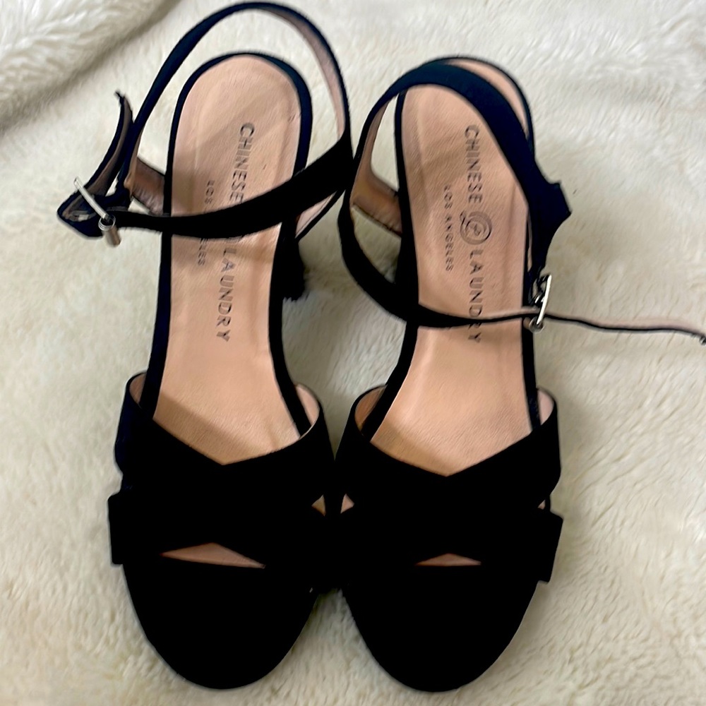 Black heels in perfect condition i only used  one time